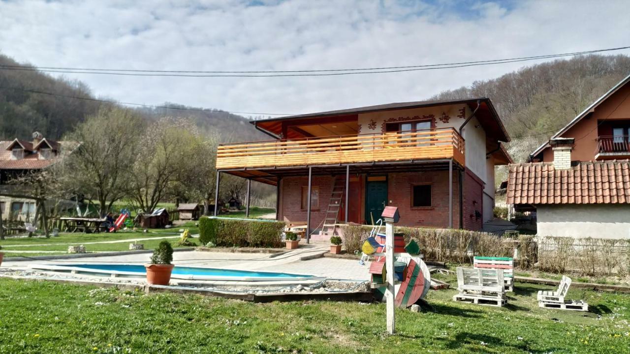 Country House Lozanjska Terasa Pensionat Exteriör bild